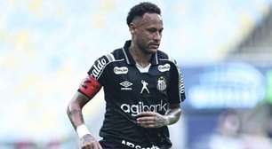 Filhos de atletas do Fluminense tietam Neymar, do Santos, no Maracanã