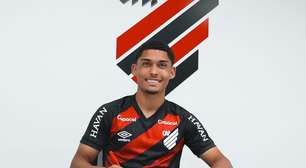Quando Claudinho volta? Saiba a lesão e o tempo de recuperação do jogador do Athletico-PR