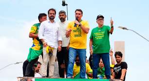 Flávio Bolsonaro pede que apoiadores convençam indecisos e diz que Lula será 'vingativo' se reeleito
