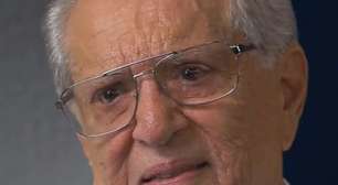 Carlos Alberto de Nóbrega tem cirurgia cancelada após apresentar melhora