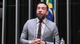 Janones recebe apoio de 'soldados do Lula' após ser internado em UTI por arritmia cardíaca: 'Melhoras, comandante'