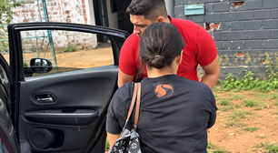 Mãe chora ao relatar sofrimento do filho que perdeu um rim; DinoSonso mobiliza ajuda