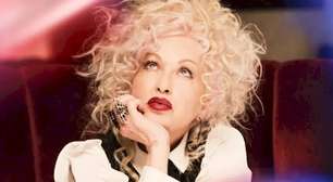 Cyndi Lauper expõe acervo histórico em leilão e denuncia ganância corporativa