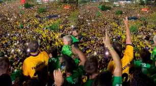 Flávio Bolsonaro reúne apoiadores em Manaus e promete 'tirar Moraes' em discurso