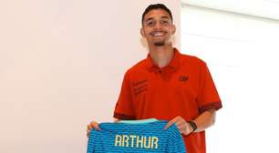 Alvo do Barcelona, Arthur Dias pode render venda histórica ao Athletico-PR; veja