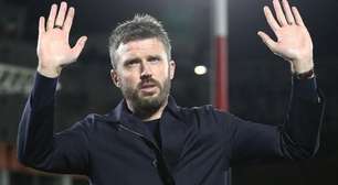 Carrick chama atuação do United de "inaceitável" após derrota para o Como