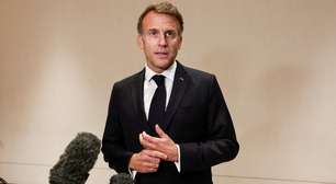 Macron descarta estado de emergência e centrais sindicais convocam greve para 5 de novembro