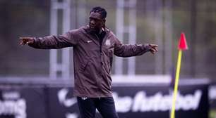 Seedorf treina com reservas do Corinthians após empate com o Vitória
