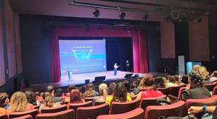 Escola de Bauru inaugura prédio com passarela e teatro