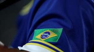 Mercado em MG é denunciado por obrigar funcionários a trocar roupa vermelha por camisa da Seleção na véspera da eleição