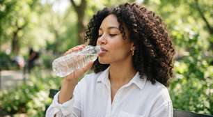 Infecções urinárias seguidas e menopausa: entenda essa relação