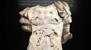 Torso romano de imperador bate recorde mundial em leilão na Sotheby's