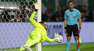 Carlos Miguel repete roteiro, vira herói e coloca Palmeiras na final