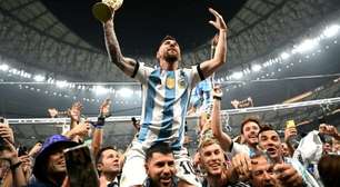 Réplica da taça da Copa do Mundo erguida por Messi vai a leilão