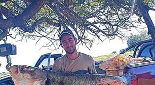 Pescadores fisgam carpa de 51 kg no Lago Passo Real, no Noroeste do RS