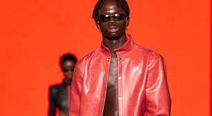 Modelo senegalês descoberto na praia é recordista masculino com 10 desfiles no SPFW; duas modelos negras chegam a 12