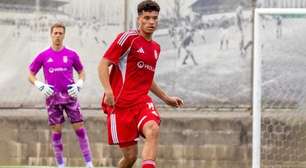 Filho de Miranda enfrenta equipe comandada por ex-Barcelona na Europa