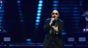 Pitbull relembra Dolly Parton e revela a brincadeira que a cantora fazia com ele