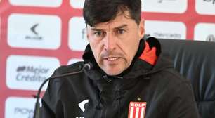 Técnico do Estudiantes dá declaração sincera após eliminar o Flamengo