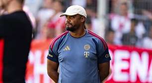 Kompany, técnico do Bayern, é levado de ambulância ao hospital após desmaiar em treino