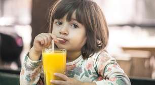 Bebidas açucaradas e excesso de suco na infância podem estar ligados à hipertensão no futuro