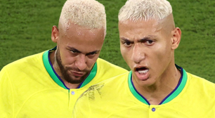 'Uma coisa é copiar o Neymar, outra é realmente se tornar um jogador profissional': em 2020, Richarlison detalhou sua jornada de superação no futebol e passado como vendedor de picolé e bombons; atacante tinha jogador do Santos como ídolo e fez até tatuagem, mas hoje os dois estão de lados opostos na política