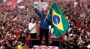 Lula e Flávio levam milhões de brasileiros às ruas na véspera de eleição histórica
