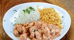Estrogonofe de frango cremoso: veja como preparar essa receita para o almoço de sábado