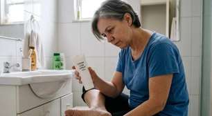 Para que serve o creme com ureia? Clareia a pele ou pode ser usado no rosto? O que saber antes de usar