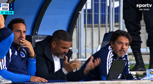 Emissora flagra Artur Jorge 'full pistola' no banco de reservas do Cruzeiro durante jogo no Mineirão