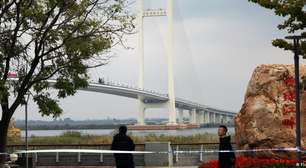 Kim Jong-un viaja à China por ponte recém-inaugurada