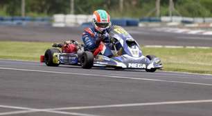 "Dá vontade de acelerar no lugar dele": amizade leva emoção às pistas de kart