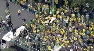 Flávio Bolsonaro reúne apoiadores em Belo Horizonte em ato na véspera das eleições