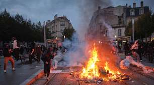 Quase mil pessoas são presas após confrontos em mais um dia de protestos em massa na França