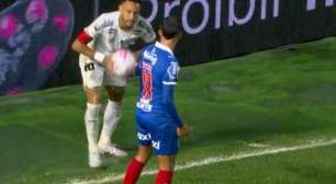 Insanidade no 1º tempo na Vila: chances, dilúvio e confusão de Neymar
