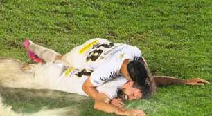 Com chuva, polêmica e expulsão de Neymar, Bahia empata com o Santos na Vila