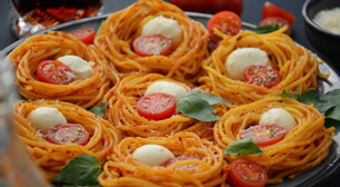 Mini ninhos de macarrão recheados: receita incrível para inovar no Dia do Macarrão