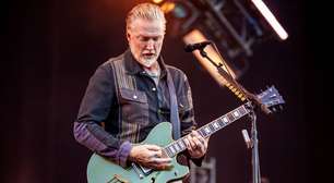 Josh Homme revela combater solidão em turnês com Queens of the Stone Age