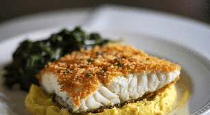 Peixe empanado com purê de batata-doce: aprenda essa receita fácil e proteica para o jantar
