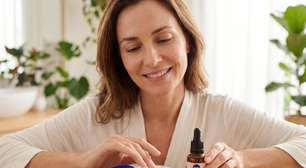 Cosmetologistas e dermatologistas concordam: o truque do óleo de rosa mosqueta com creme Nivea da latinha azul