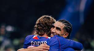 Com gols de jogadores vindo do banco, Paris Saint-Germain vence clássico contra Lyon pelo Campeonato Francês