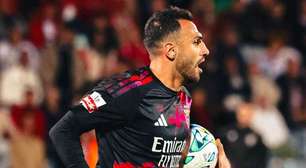 Benfica vence o Santa Clara e segue na caça ao líder Porto no Português