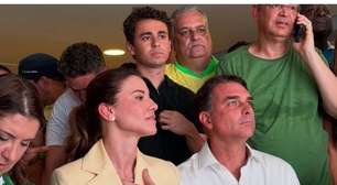 Momento em que Flávio Bolsonaro descobre vitória de Lula nas Eleições 2026 viraliza e vídeo vira meme na web: 'Ficou só no cheirinho'