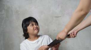 Birra, choro e isolamento: psicóloga explica como diferenciar uma fase difícil do seu filho de um verdadeiro sinal de alerta na saúde mental infantil