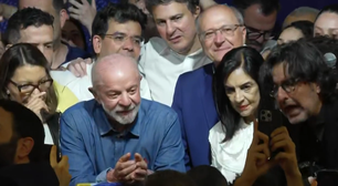Lula diz ter derrotado a 'mentira', exalta juventude e fala em regulação das redes no 1º discurso após ser reeleito