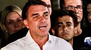 Flávio Bolsonaro não entrega passaporte à PF e descumpre ordem de Moraes