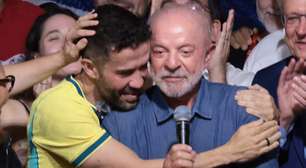 Lula falou primeiro para 'soldados' de Janones após ser reeleito presidente: 'Não pode parar'