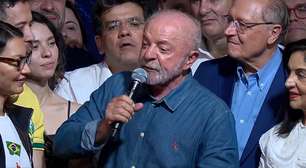Lula faz discurso da vitória vestindo camisa de marca que teve Luciano Huck como sócio