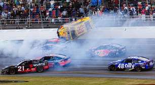 NASCAR Cup: Big One em Talladega termina com Joey Logano capotado