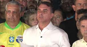 Flávio Bolsonaro não reconhece resultado, cita 'sacanagem' e diz que irá pedir anulação da eleição